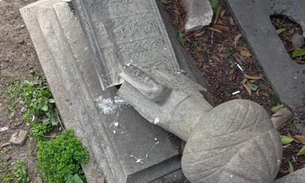 Φιλοκυβερνητικά ΜΜΕ της Τουρκίας καταγγέλλουν φθορές από φοιτητές σε αρχαίο νεκροταφείο στην Κωνσταντινούπολη (βίντεο)
